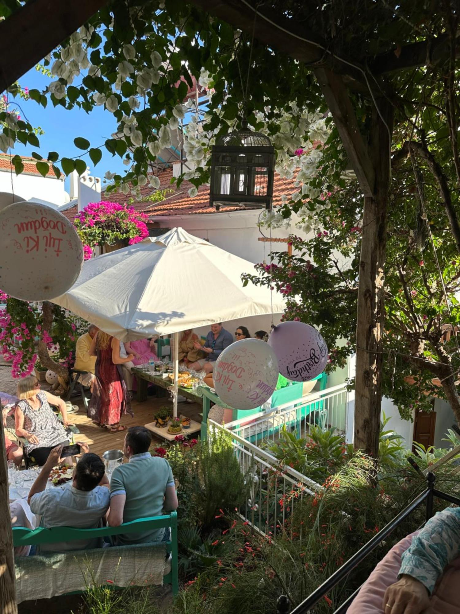 The White House Kalkan Extérieur photo